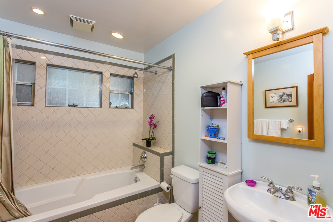 12643 Collins Street Valley Village, CA 91607 - Photo 15 of 34