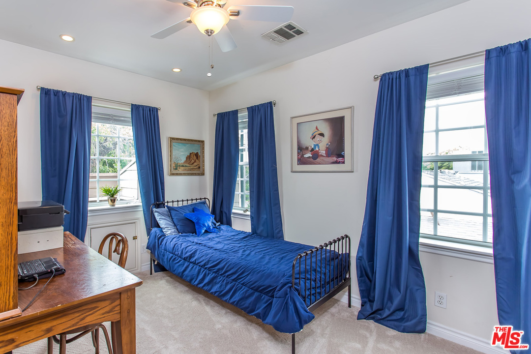 12643 Collins Street Valley Village, CA 91607 - Photo 17 of 34