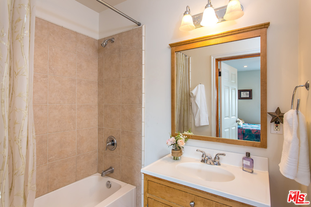 12643 Collins Street Valley Village, CA 91607 - Photo 21 of 34