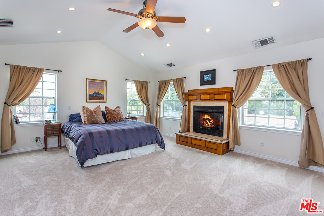 12643 Collins Street Valley Village, CA 91607 - Photo 22 of 34