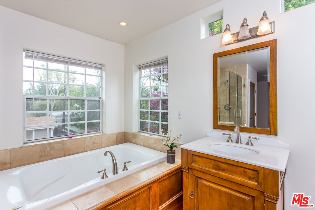 12643 Collins Street Valley Village, CA 91607 - Photo 25 of 34