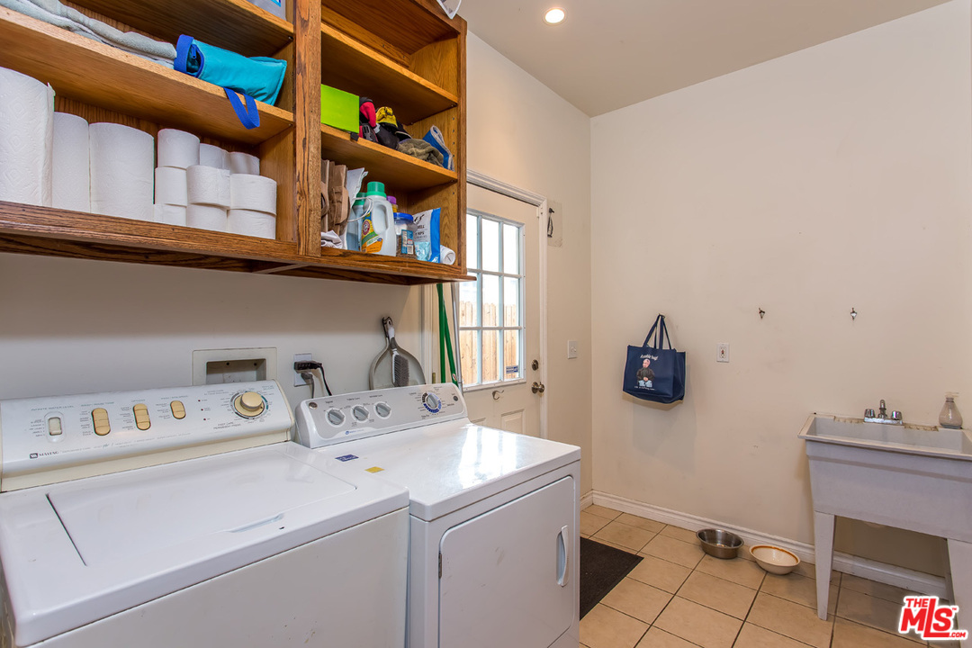 12643 Collins Street Valley Village, CA 91607 - Photo 28 of 34