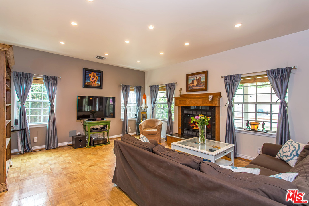 12643 Collins Street Valley Village, CA 91607 - Photo 4 of 34