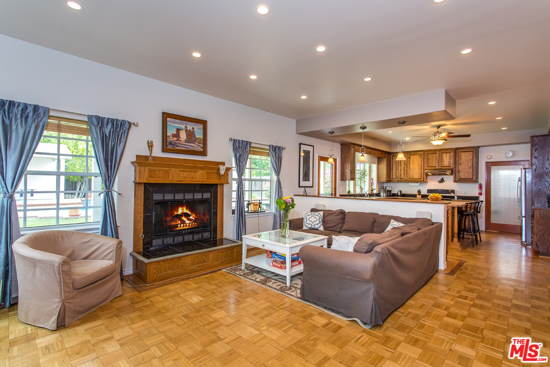 12643 Collins Street Valley Village, CA 91607 - Photo 5 of 34