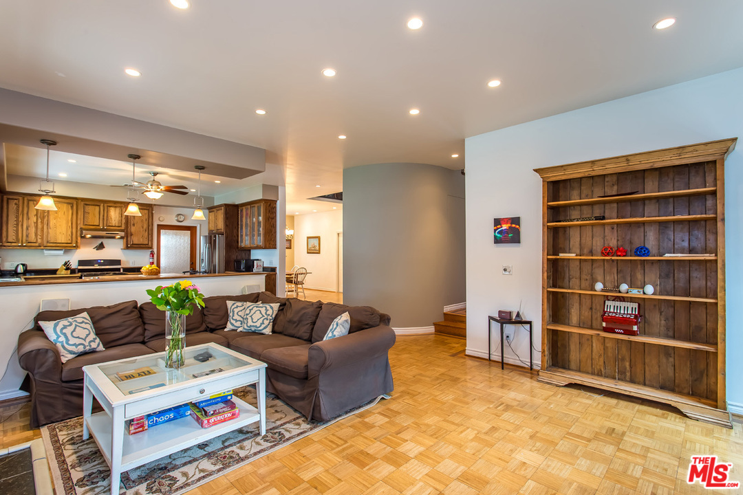 12643 Collins Street Valley Village, CA 91607 - Photo 6 of 34