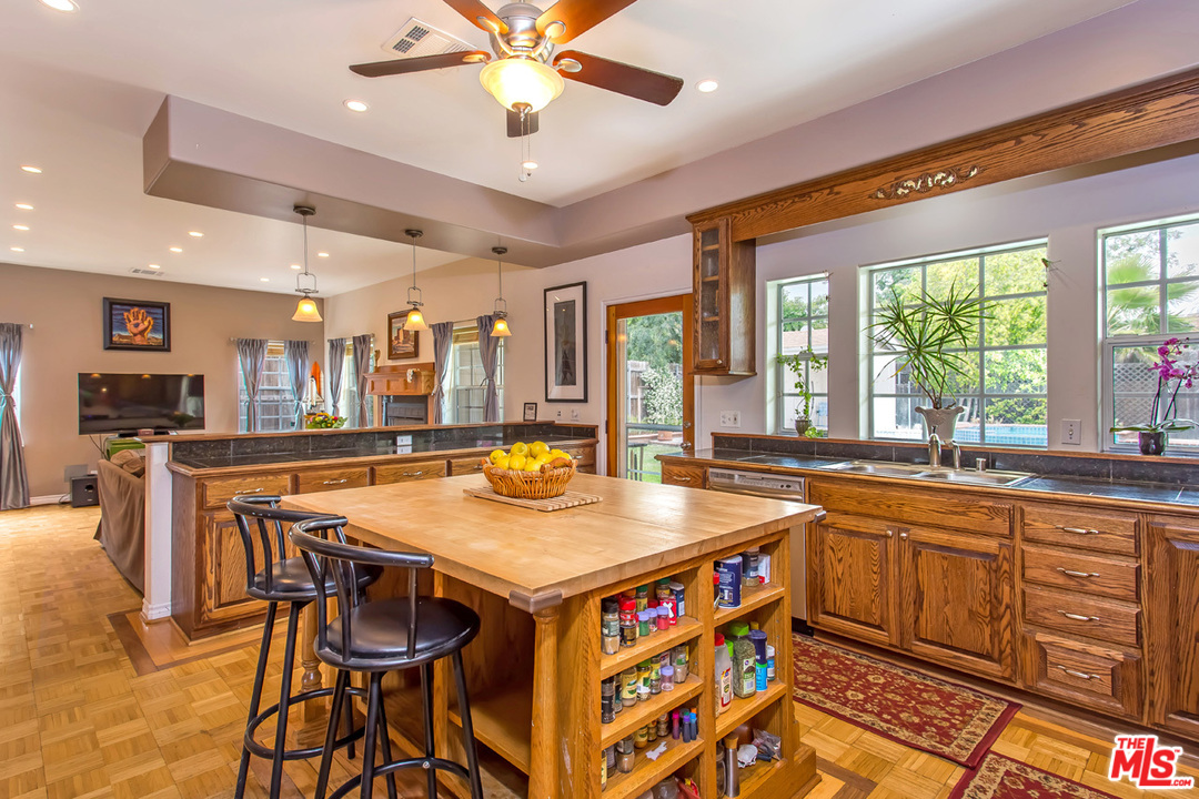 12643 Collins Street Valley Village, CA 91607 - Photo 8 of 34