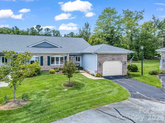 $365,000 | 20 Country Meadows Lane, Hendersonville, NC 28792