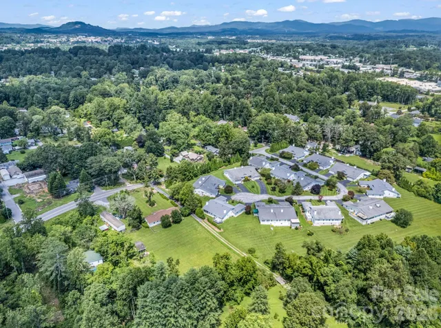 $365,000 | 20 Country Meadows Lane, Hendersonville, NC 28792