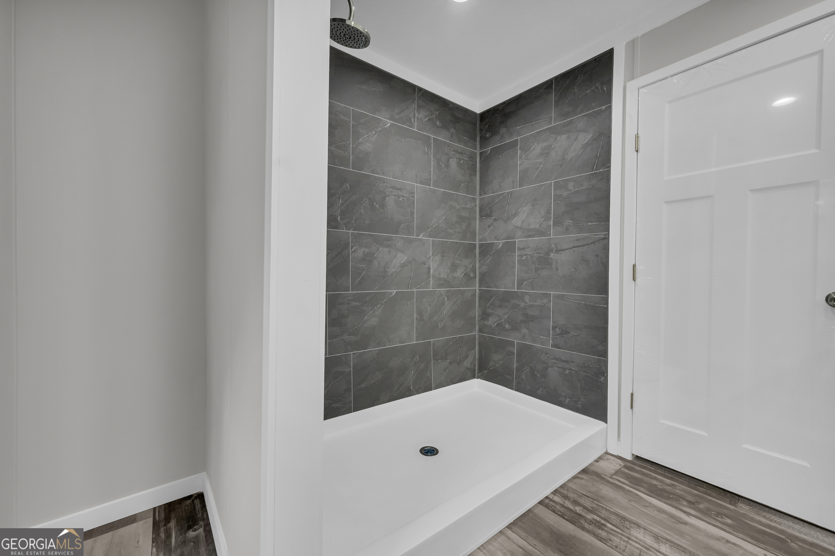 3442 Highway 29 Street South Colbert, GA 30628 - Photo 33 of 39 a bathroom with a shower and tub