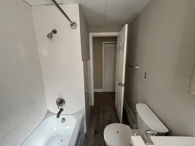 $1,500 | 213 Golden Hill Street, Unit 5G, Bridgeport, CT 06604