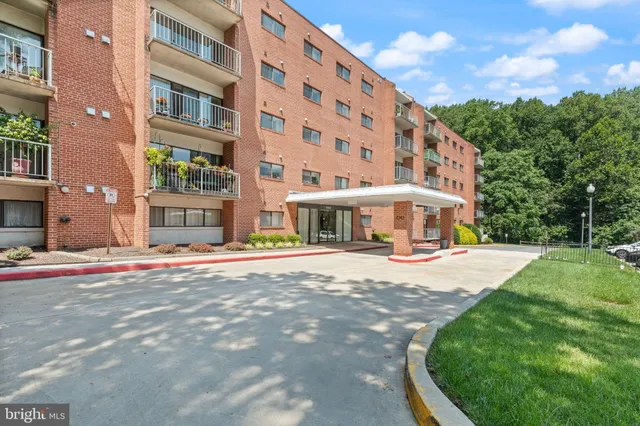 $2,000 | 7202 Rockland Hills Drive, Unit 308, Baltimore, MD 21209