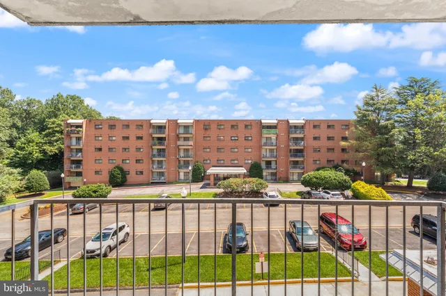 $2,000 | 7202 Rockland Hills Drive, Unit 308, Baltimore, MD 21209