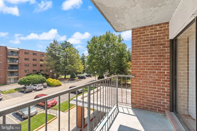 $2,000 | 7202 Rockland Hills Drive, Unit 308, Baltimore, MD 21209