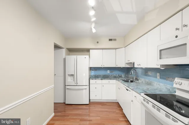 $2,000 | 7202 Rockland Hills Drive, Unit 308, Baltimore, MD 21209