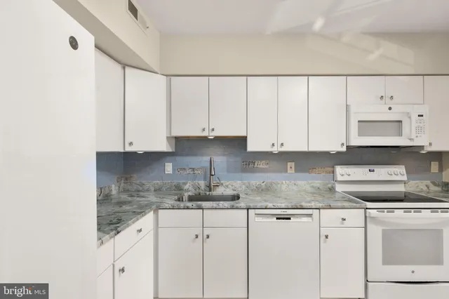 $2,000 | 7202 Rockland Hills Drive, Unit 308, Baltimore, MD 21209