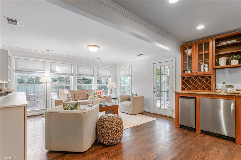 1607 Beechtree Road Greensboro, NC 27408 - Photo 18 of 47 Gallery Image 18