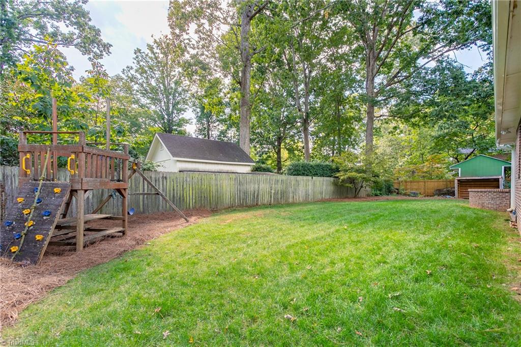 1607 Beechtree Road Greensboro, NC 27408 - Photo 43 of 47 Backyard