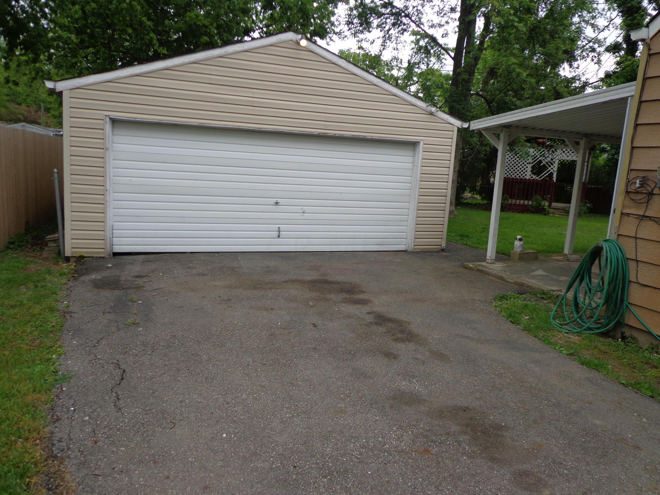 378 Sturbridge Road Columbus, OH 43228 - Photo 3 of 12 Gallery Image 3
