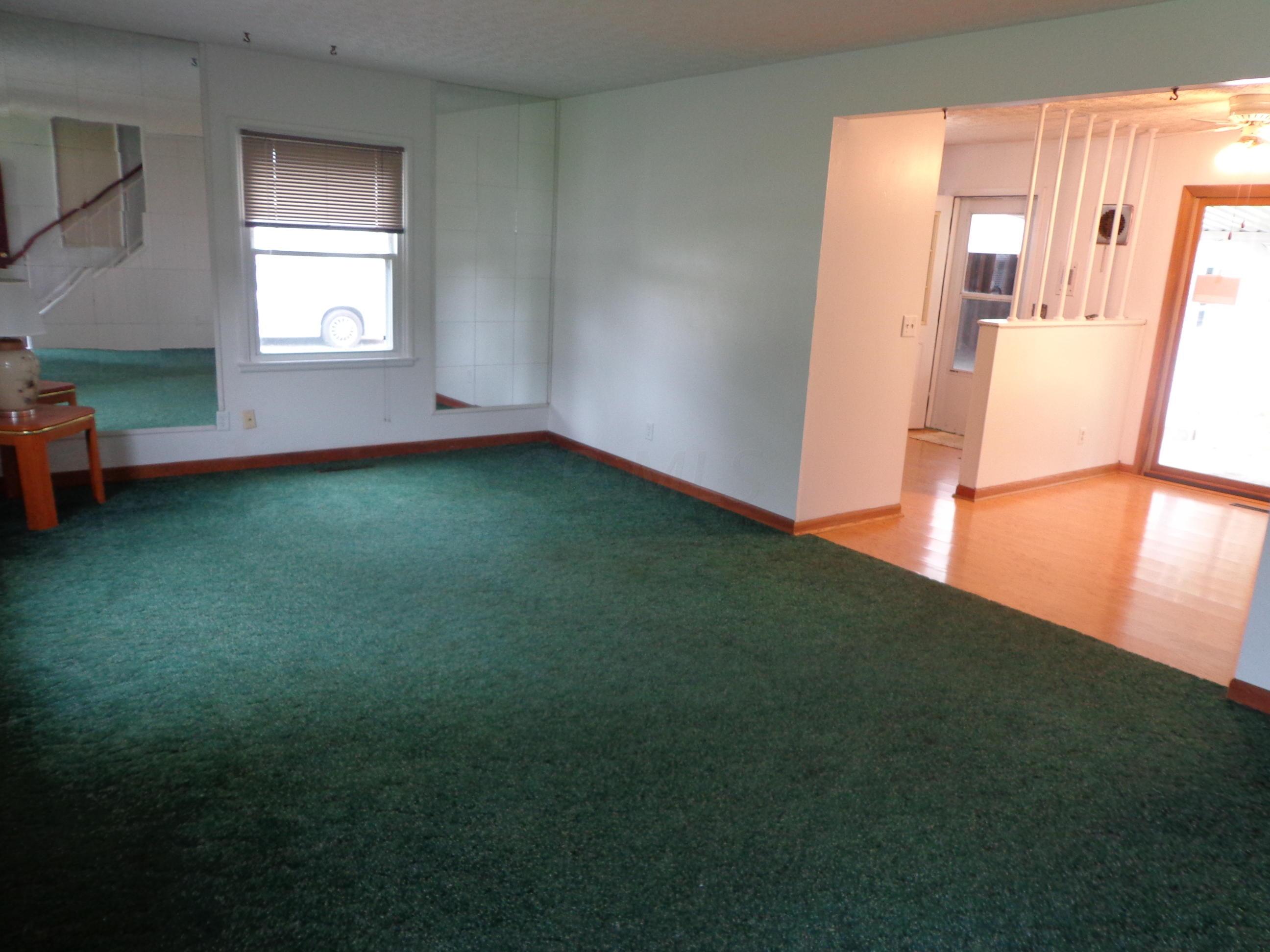 378 Sturbridge Road Columbus, OH 43228 - Photo 4 of 12 Gallery Image 4