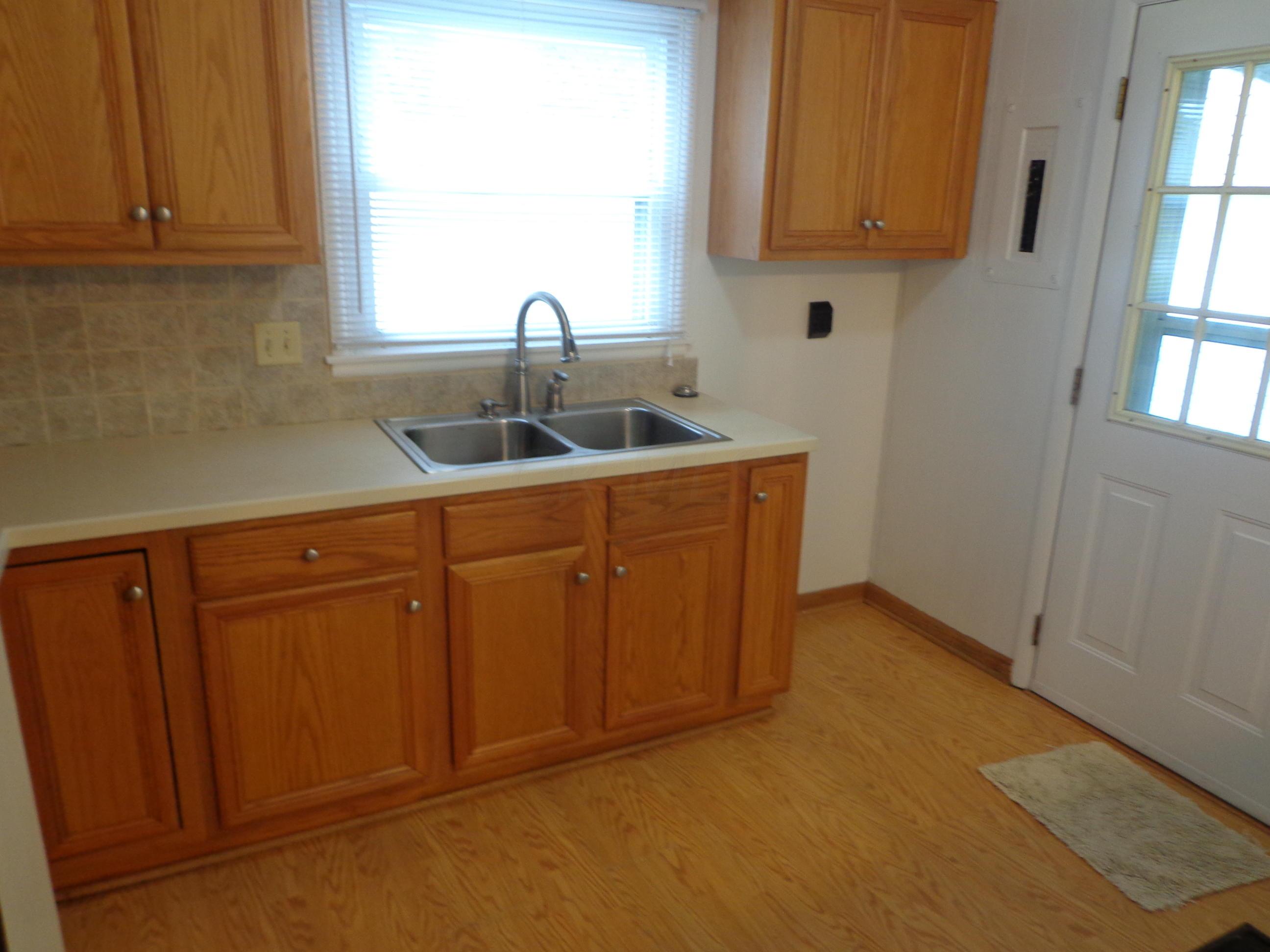 378 Sturbridge Road Columbus, OH 43228 - Photo 8 of 12 Gallery Image 8