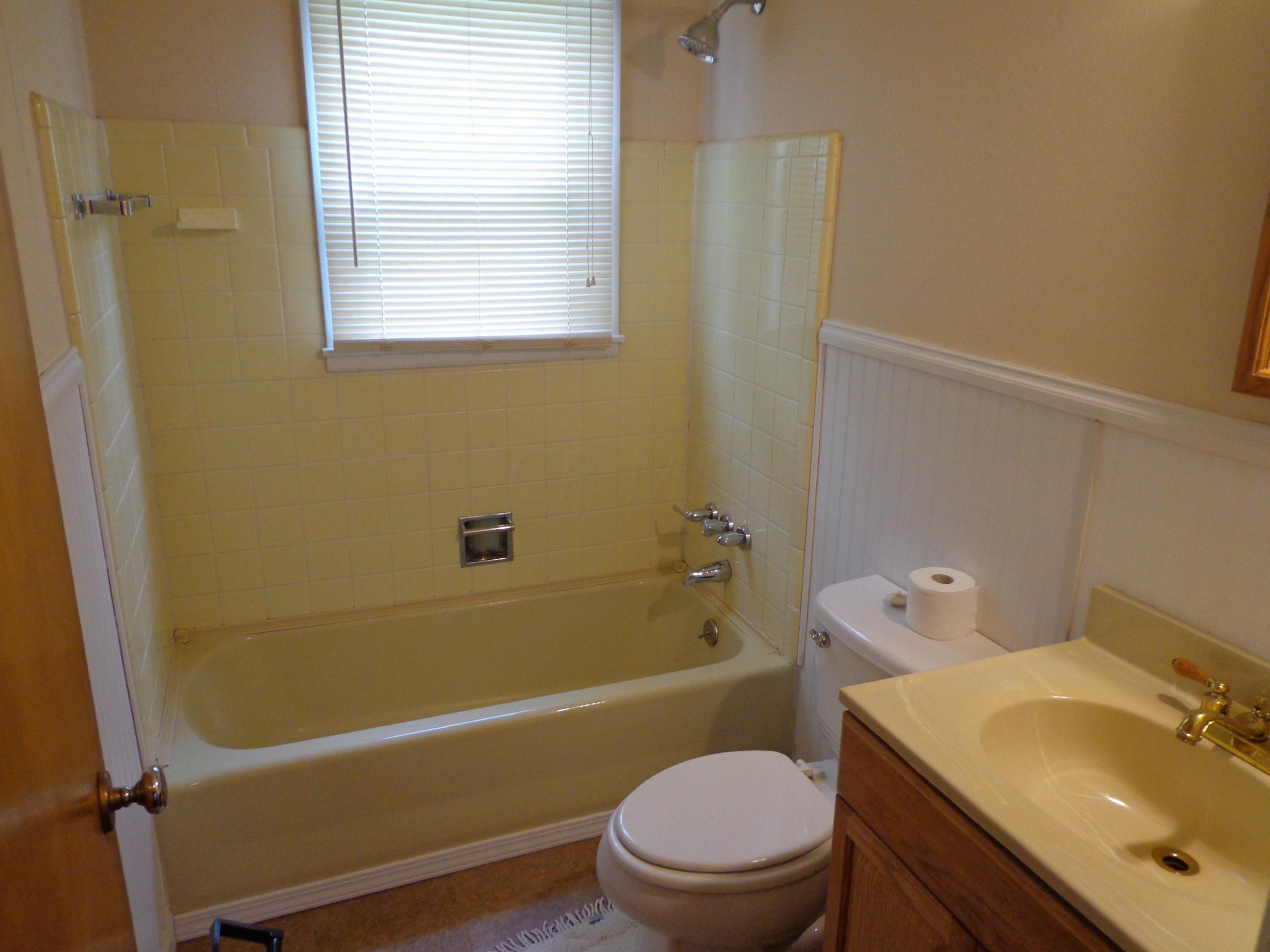 378 Sturbridge Road Columbus, OH 43228 - Photo 10 of 12 Gallery Image 10