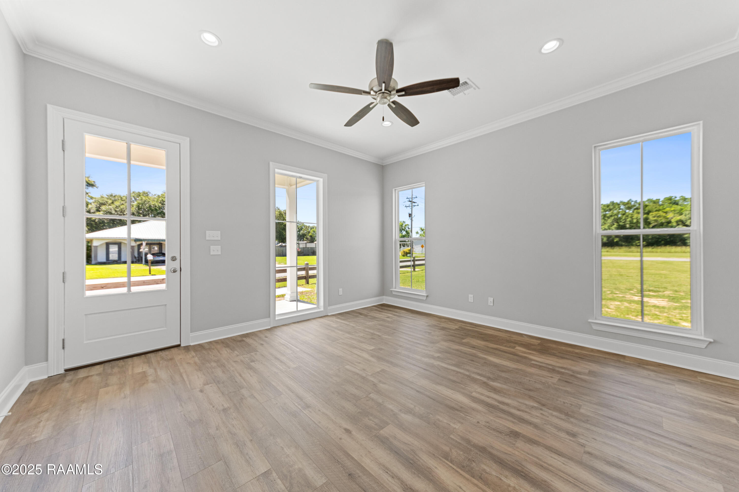 366 West Broussard Road Lafayette, LA 70506 - Photo 3 of 27 366 W Broussard-24