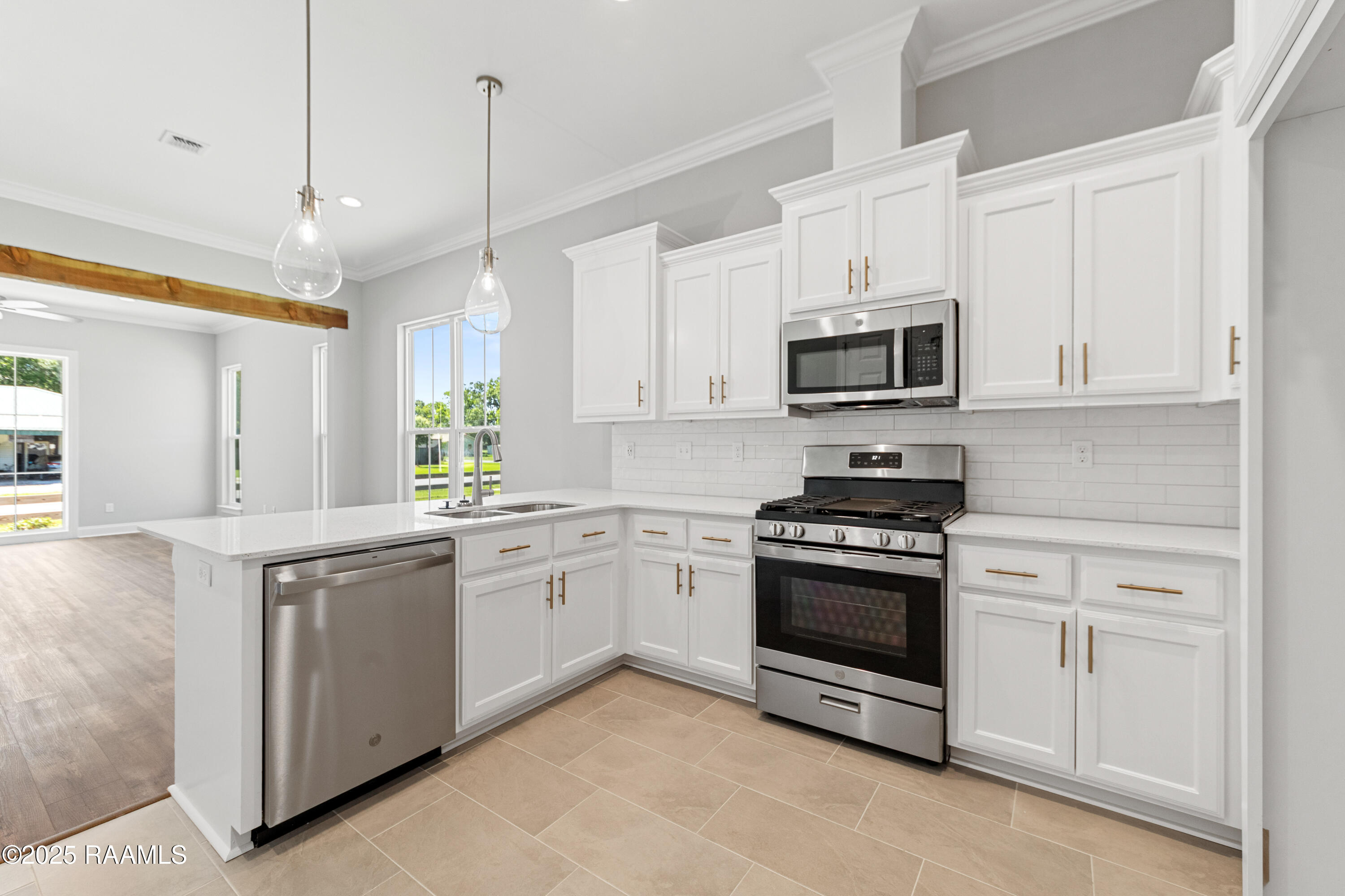 366 West Broussard Road Lafayette, LA 70506 - Photo 7 of 27 366 W Broussard-42