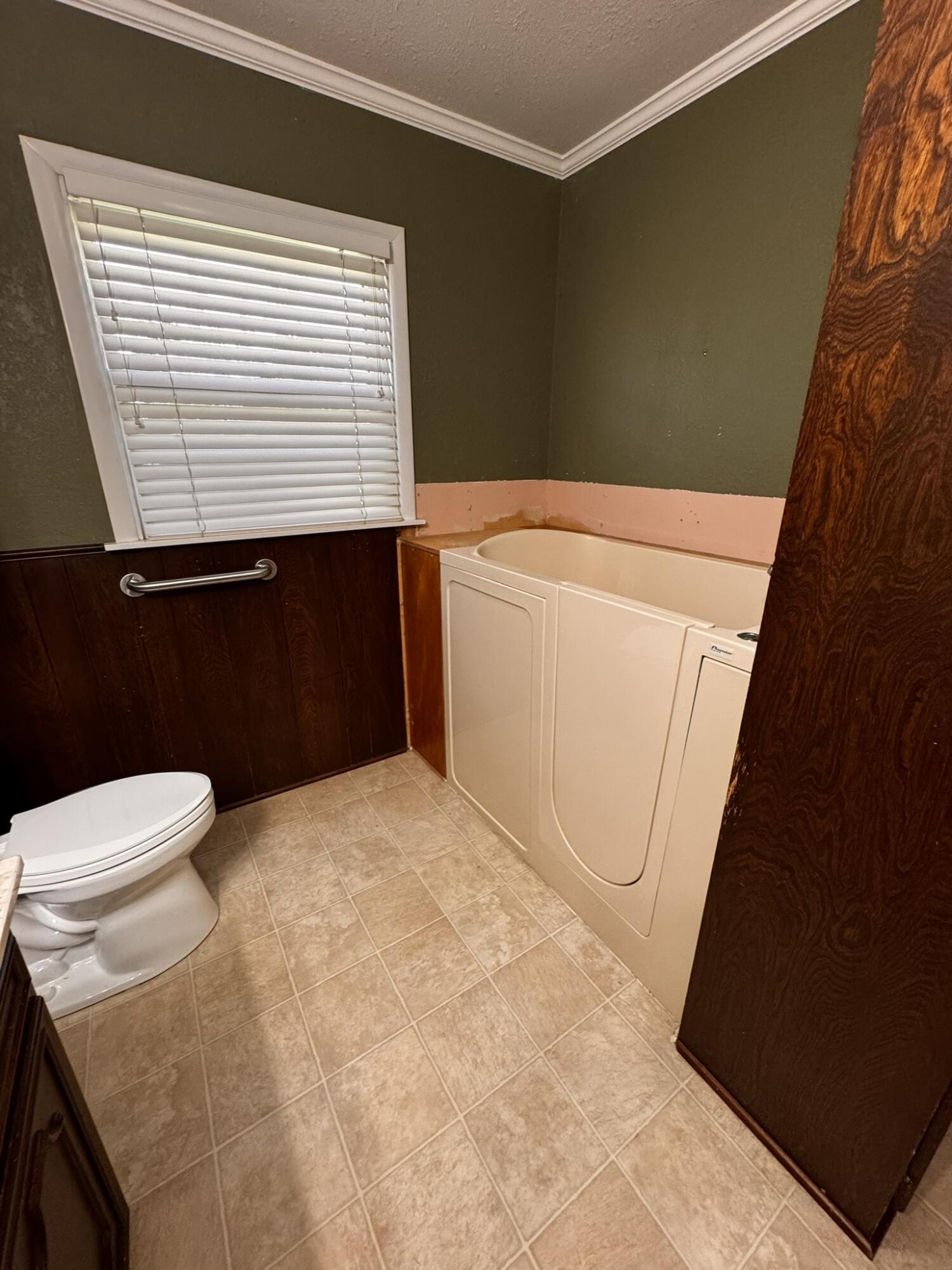 701 Zephyr Plainview, TX 79072 - Photo 22 of 29 a bathroom with a sink a toilet and a vanity