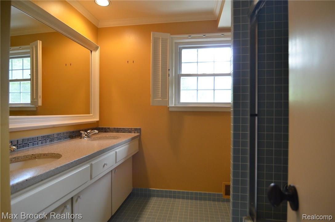 6035 North Rochester Road Rochester, MI 48306 - Photo 35 of 42 DSC_0042.JPG