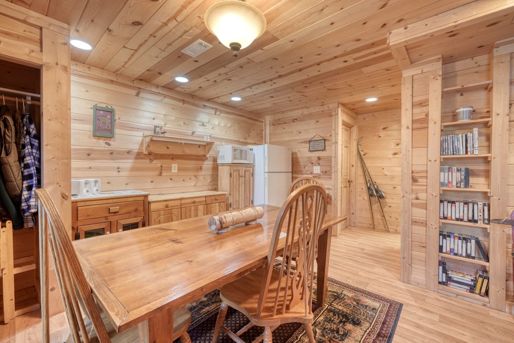 518 Rizzitello Lane Blairsville, GA 30512 - Photo 24 of 44 a dining room with furniture and window