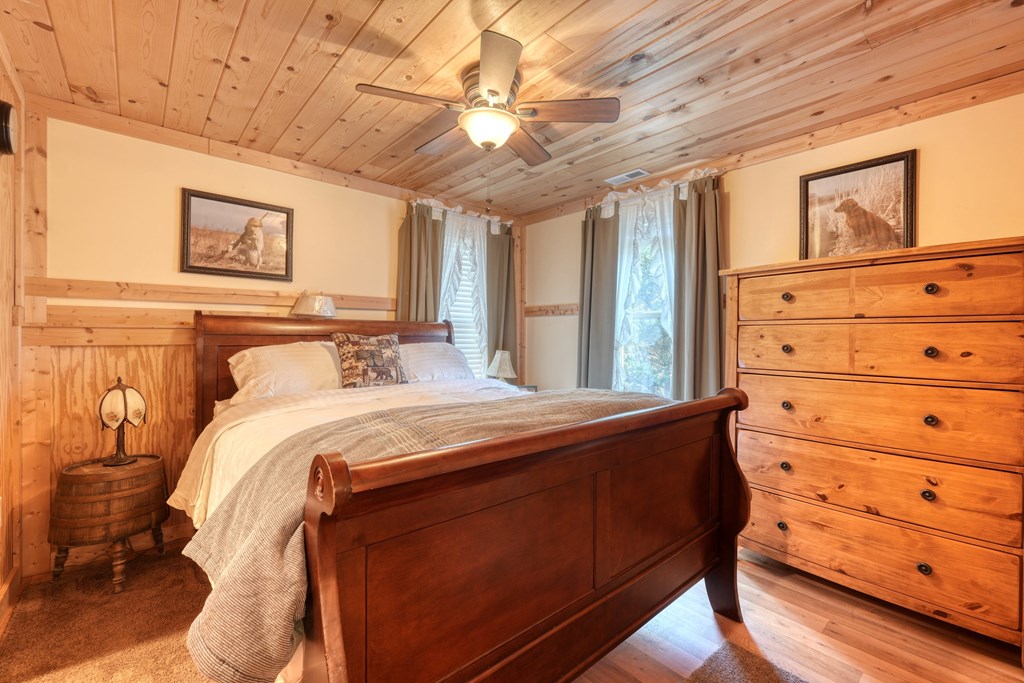 518 Rizzitello Lane Blairsville, GA 30512 - Photo 27 of 44 a bedroom with a bed and a dresser