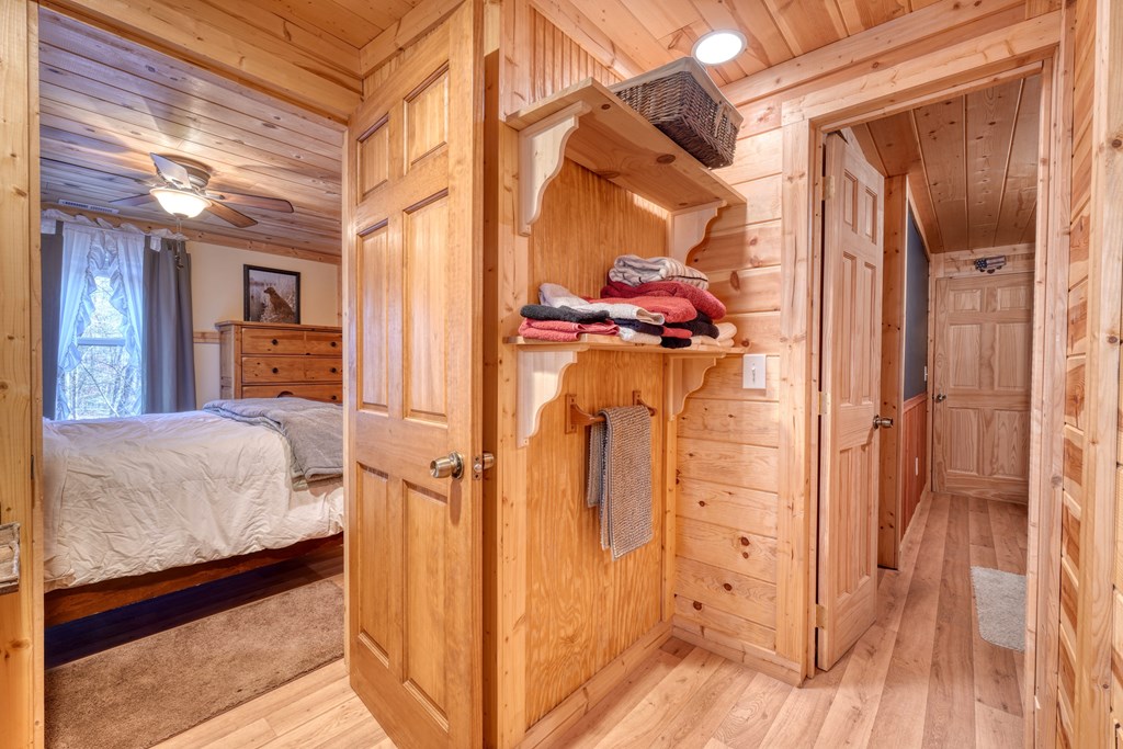 518 Rizzitello Lane Blairsville, GA 30512 - Photo 30 of 44 a en suite bathroom with a sink and shower