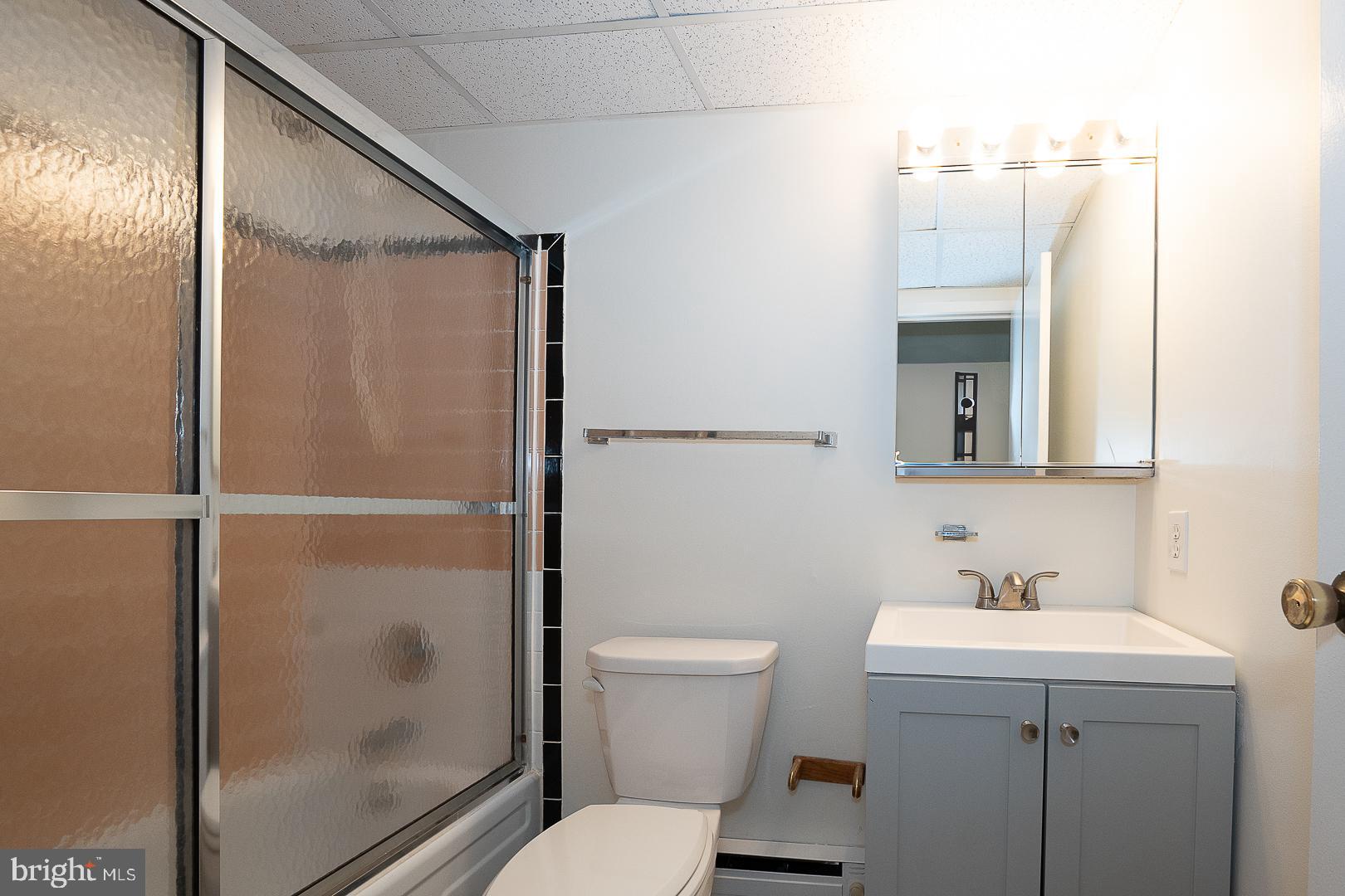 400 Glendale Road, Unit 44 Havertown, PA 19083 - Photo 20 of 29 a bathroom with a sink a toilet and shower