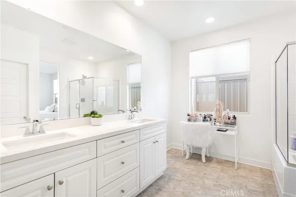 a en suite bathroom with double sink and a mirror
