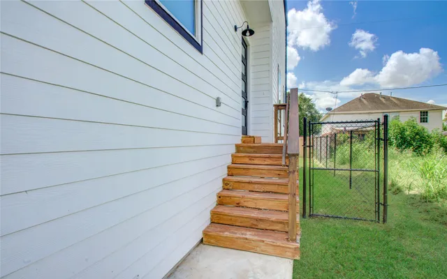 a view of a pathway of a house with garden