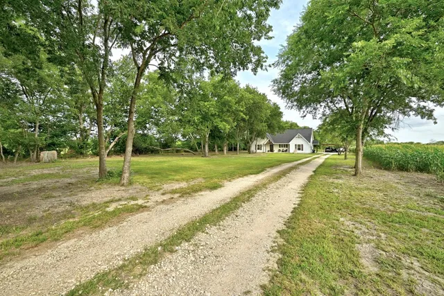 $1,174,999 | 780 County Road 389, Granger, TX 76530