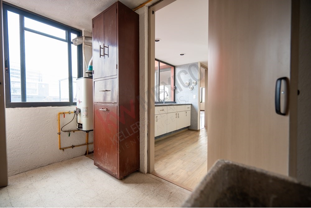 150 Viaducto Rio Becerra, Unit PH Alton Bay, CDMX 03810 - Photo 26 of 33 a view of an empty room with a window