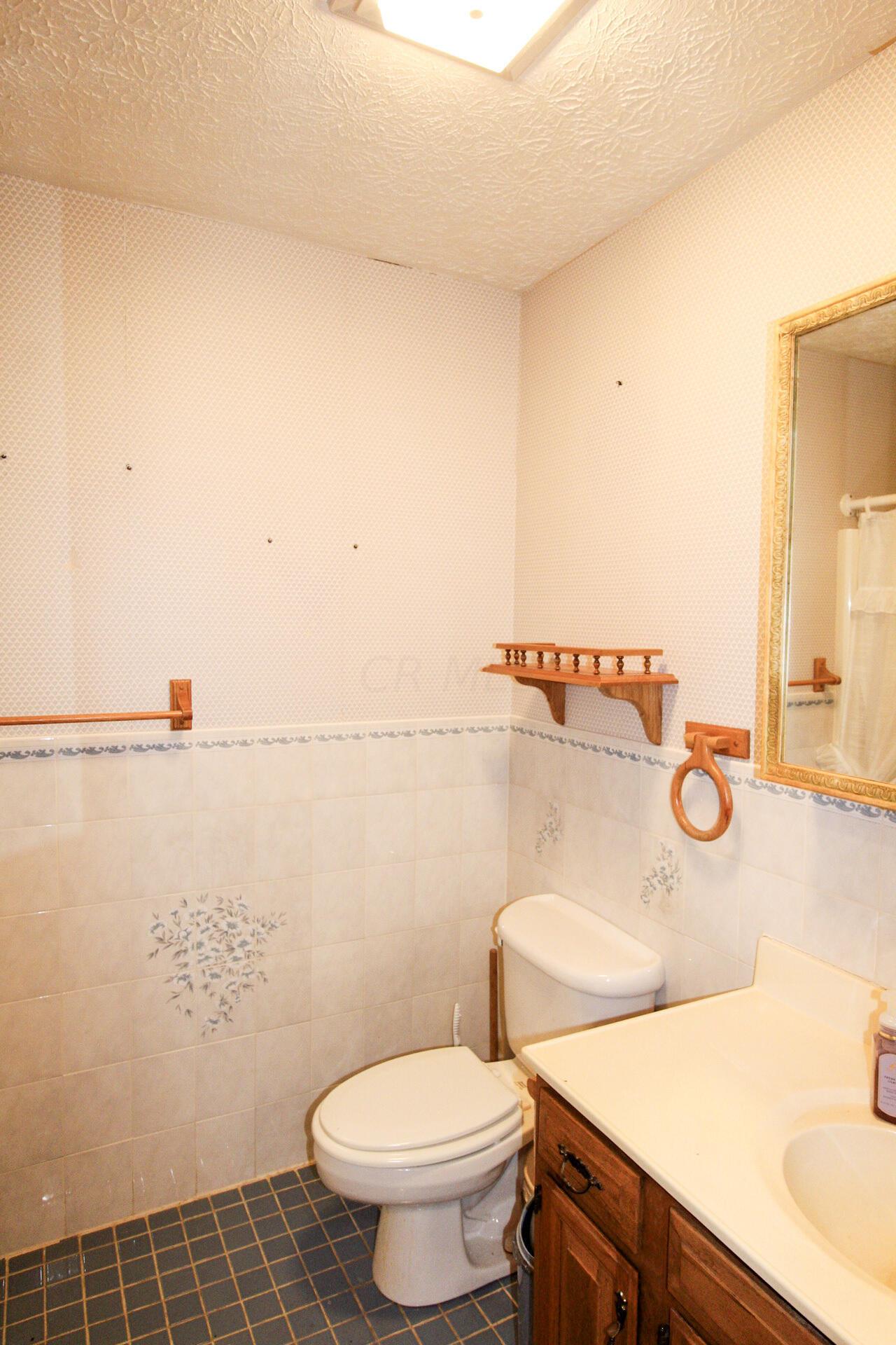8091 Cincinnati-Zanesville Road Southwest Amanda, OH 43102 - Photo 20 of 24 Hall Bath
