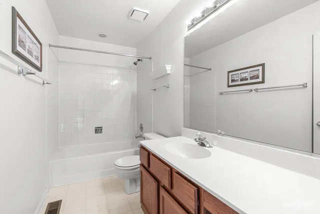 $474,900 | 6 Dartmouth Court, Streamwood, IL 60107