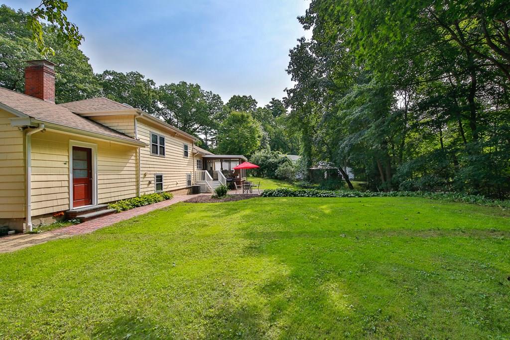 10 Colrain Road Topsfield, MA 01983 - Photo 5 of 33 Gallery Image 5