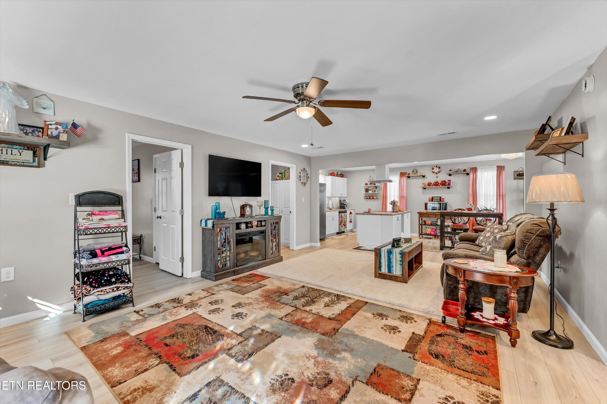 113 Nevada Circle Oak Ridge, TN 37830 - Photo 3 of 21 Gallery Image 3