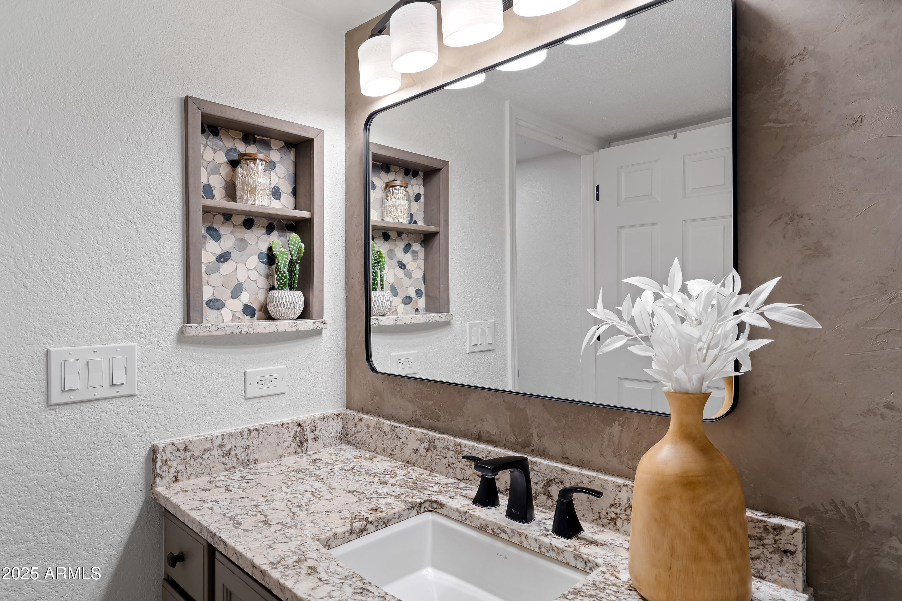 6701 South Moson Road Hereford, AZ 85615 - Photo 49 of 133 2 Interiors-23