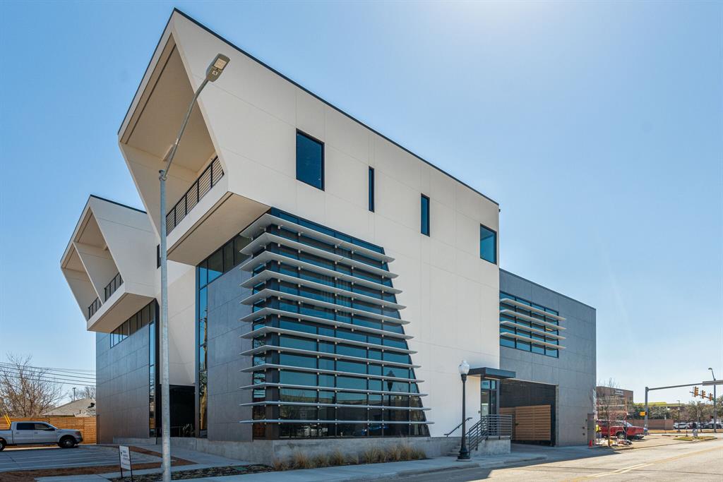 1023 Lipscomb Street, Unit 302 Fort Worth, TX 76104 - Photo 3 of 30 a front view of a building