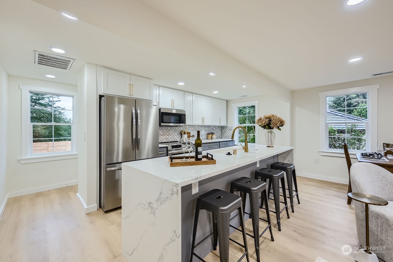 12033 Renton Avenue South Seattle, WA 98178 - Photo 11 of 30 Gallery Image 11