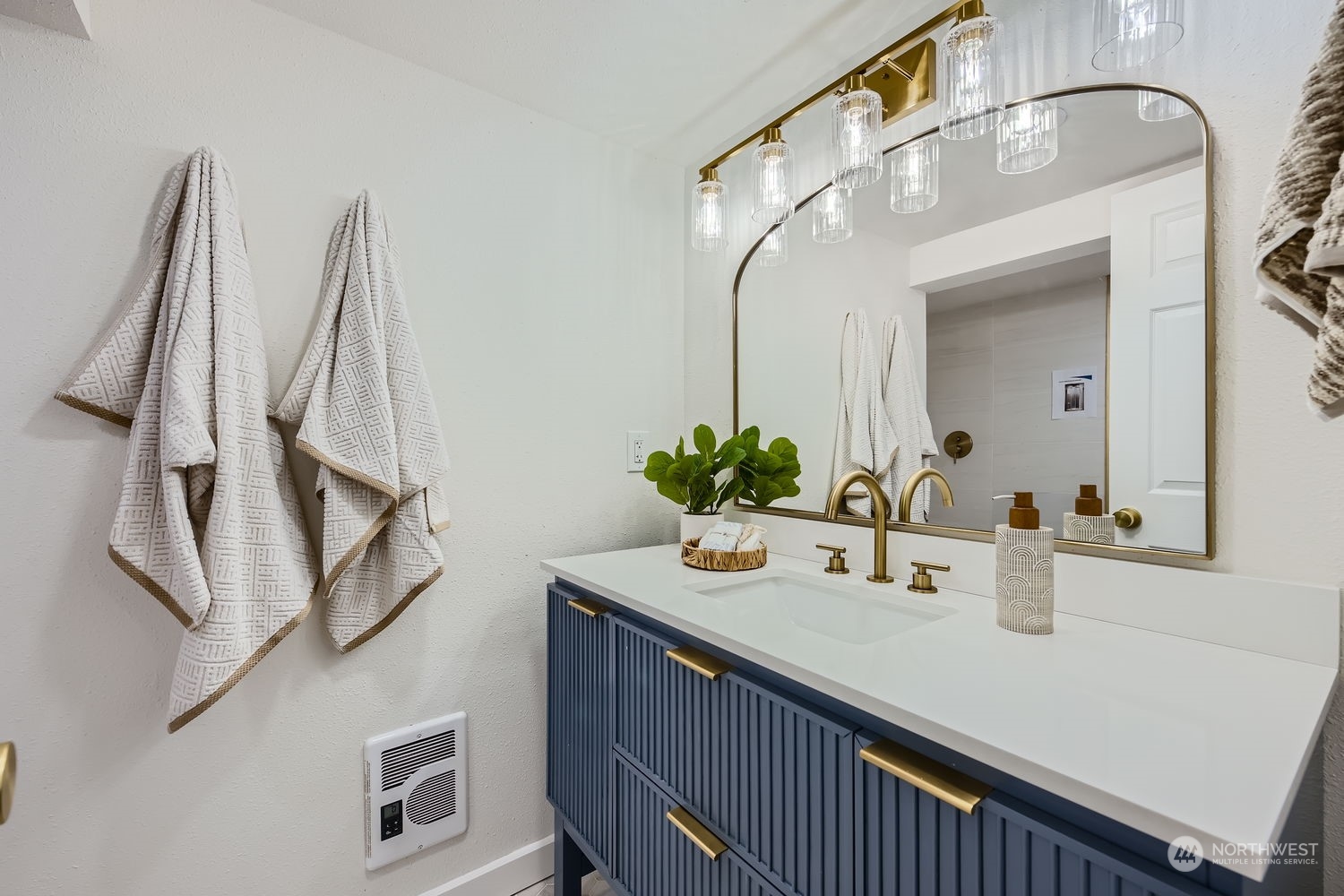 12033 Renton Avenue South Seattle, WA 98178 - Photo 21 of 30 Gallery Image 21