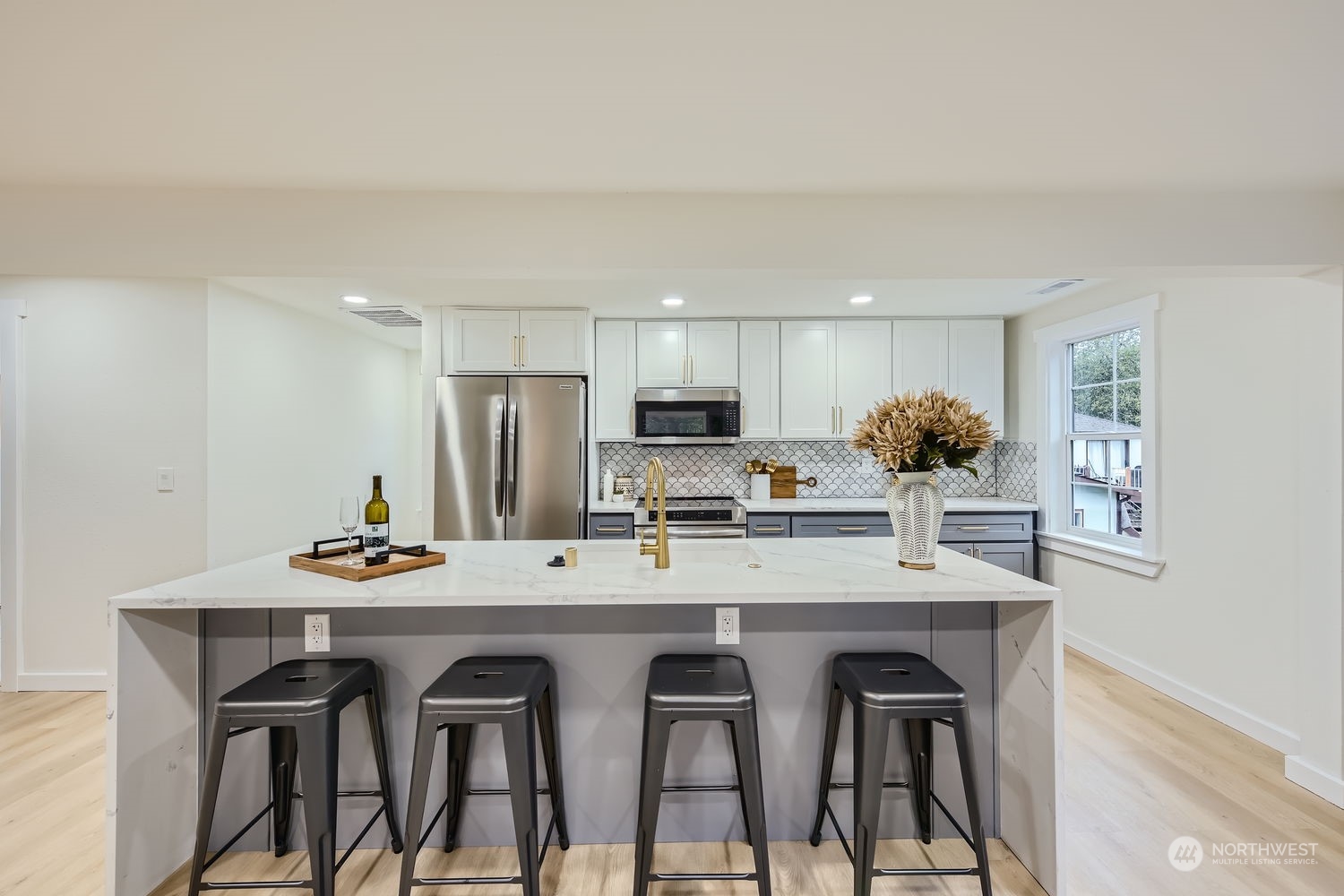 12033 Renton Avenue South Seattle, WA 98178 - Photo 3 of 30 Gallery Image 3