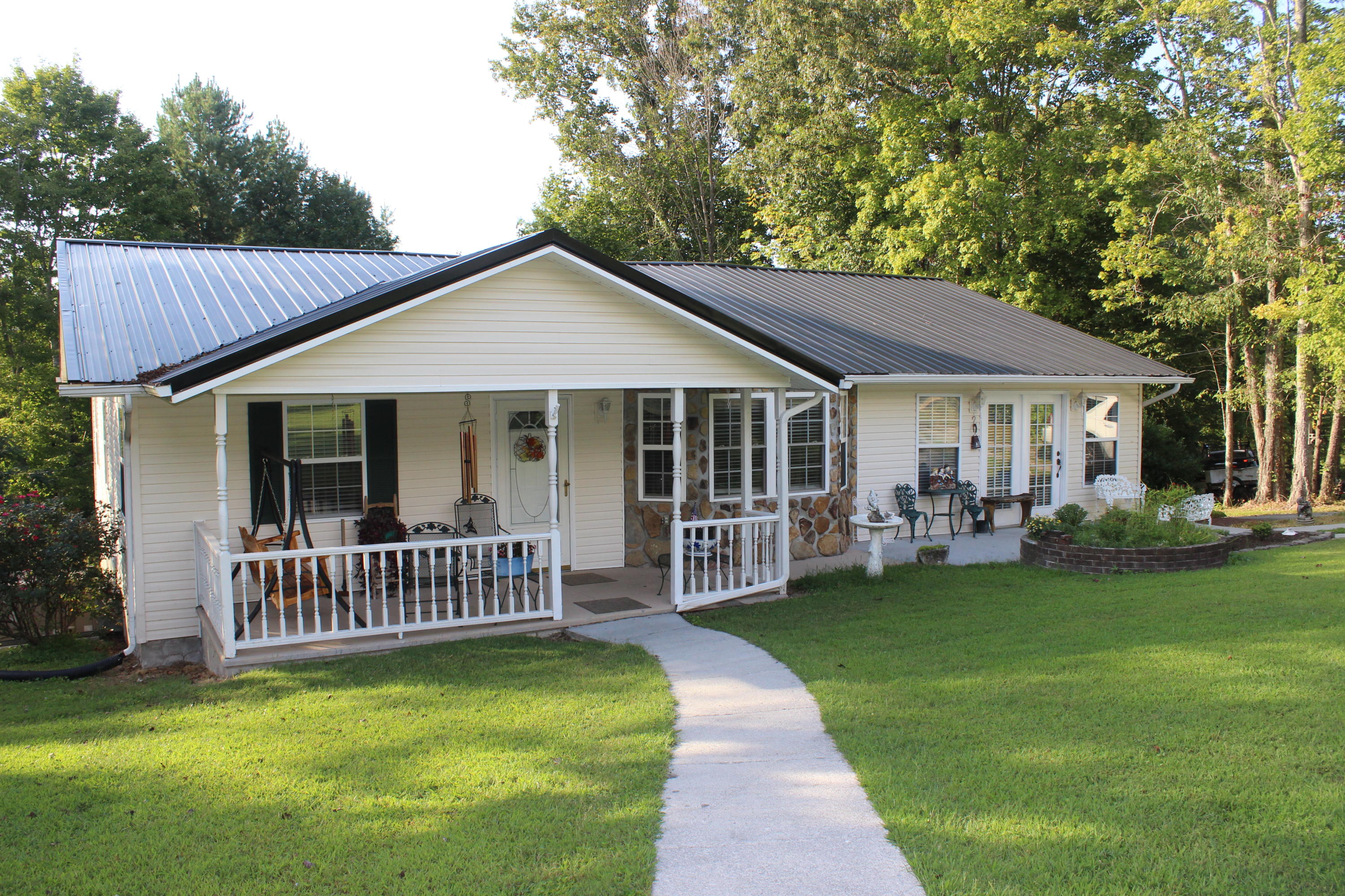 334 Shannon Road Jacksboro, TN 37757 - Photo 1 of 38 IMG_3053