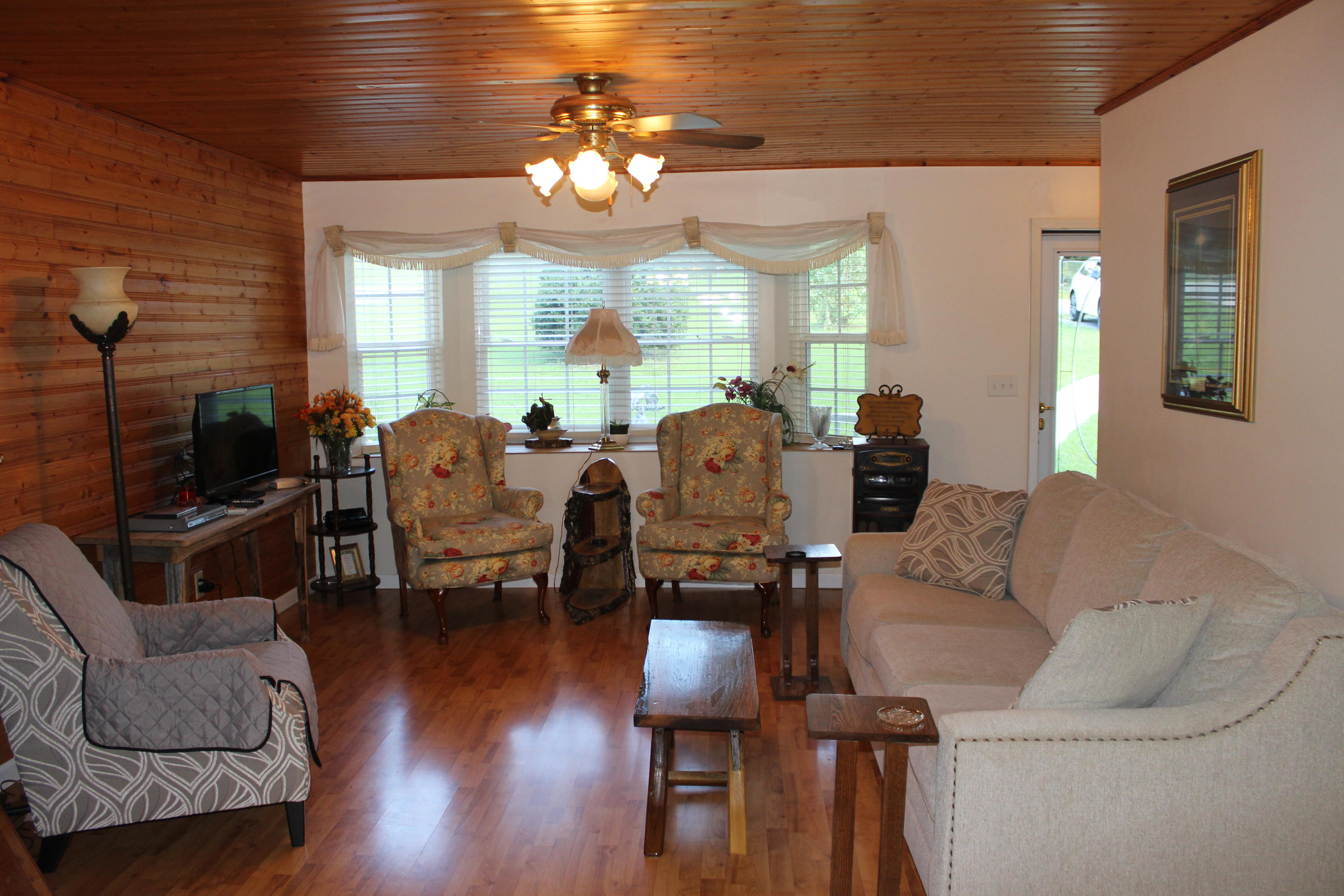 334 Shannon Road Jacksboro, TN 37757 - Photo 2 of 38 IMG_2985