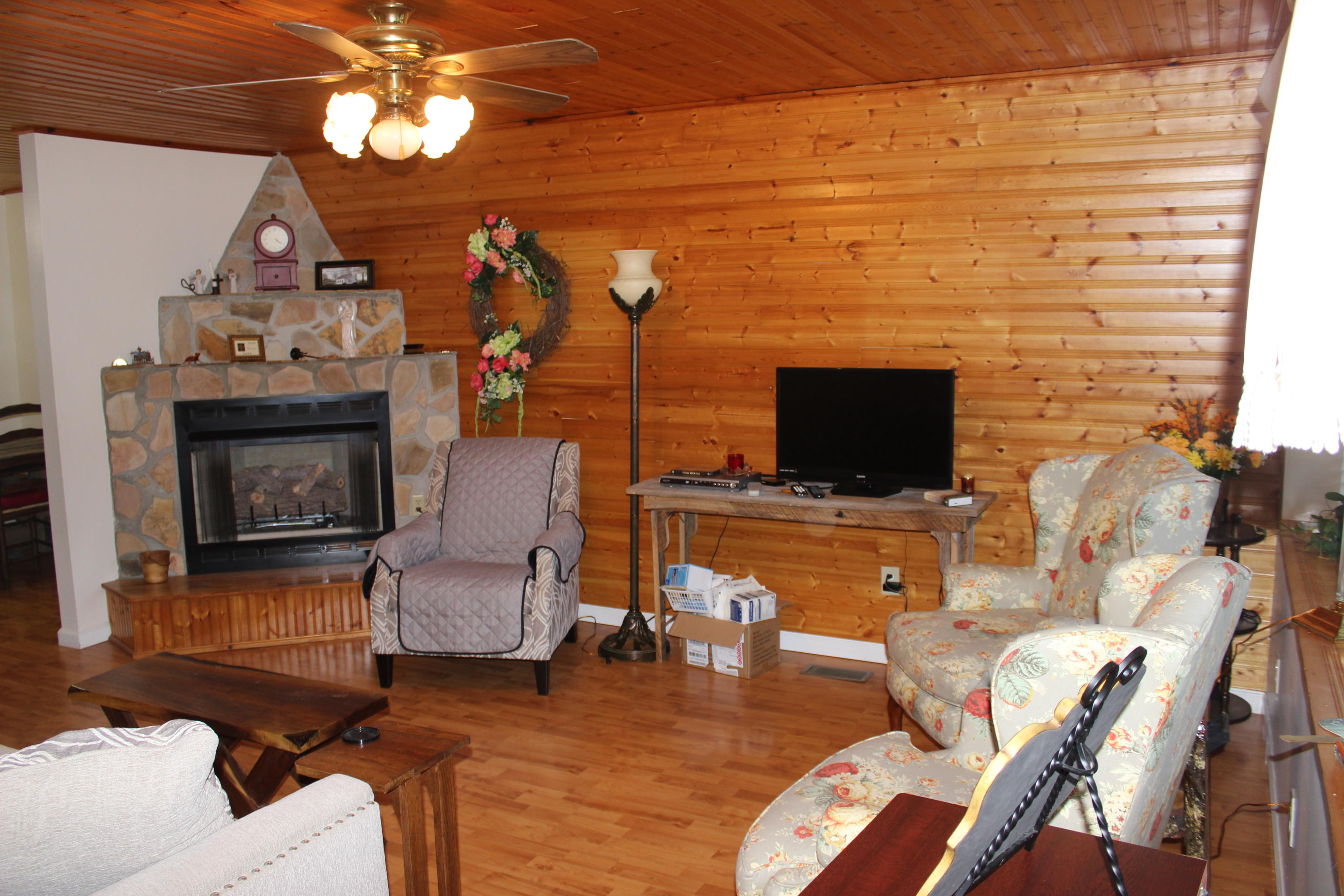 334 Shannon Road Jacksboro, TN 37757 - Photo 3 of 38 IMG_2981