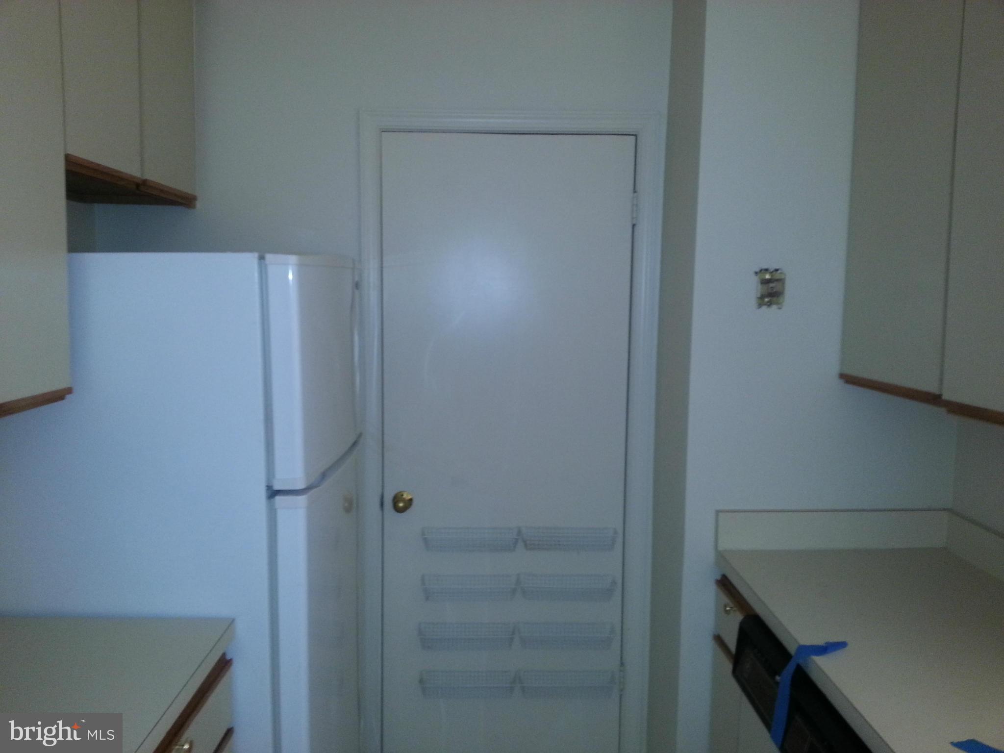 13702 Modrad Way, Unit 8B33 Silver Spring, MD 20904 - Photo 5 of 21 Kitchen